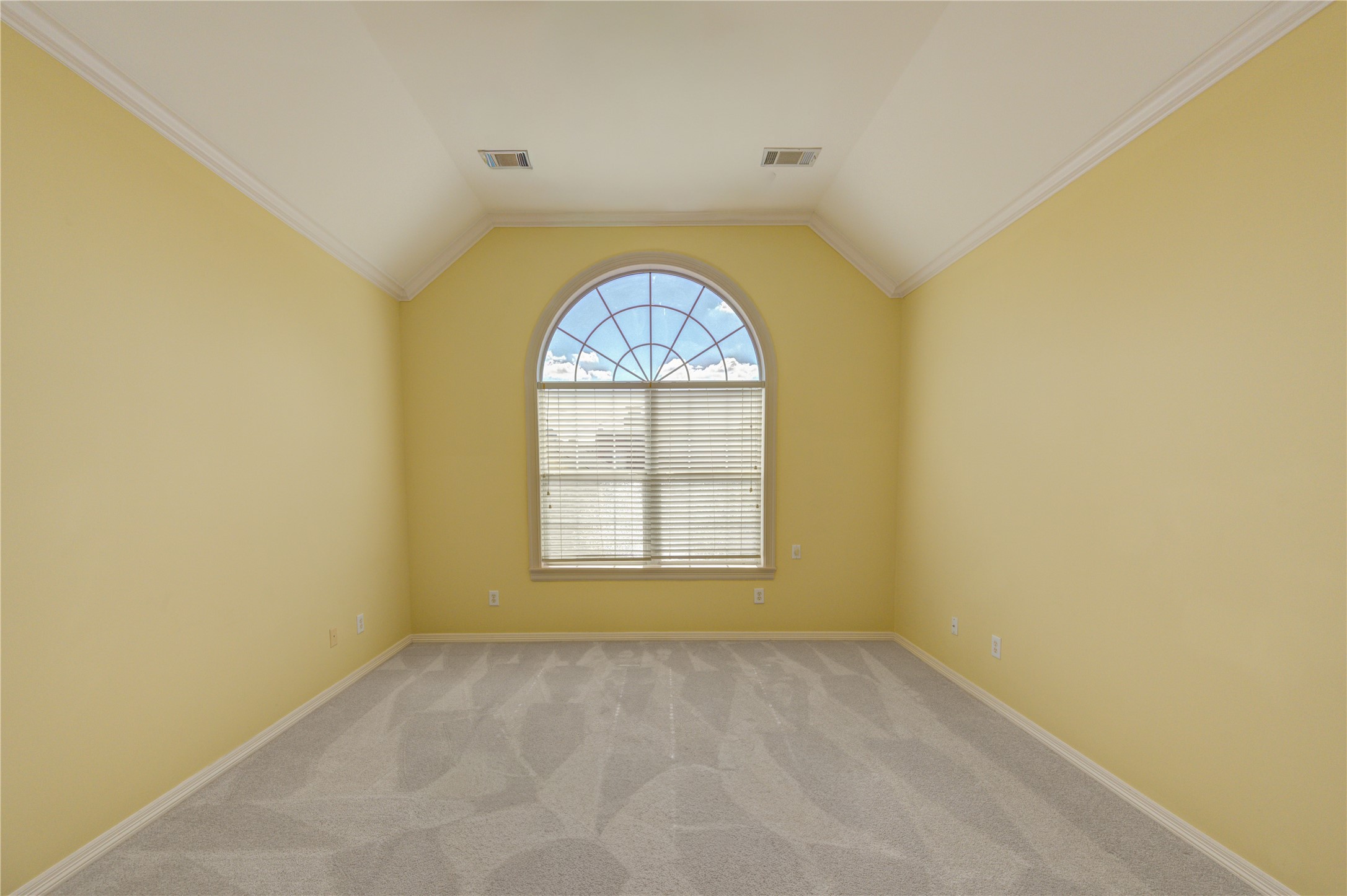 2124 Nantucket Drive, Unit B Houston, TX 77057 - Photo 23 of 35 The third bedroom featuring arch window