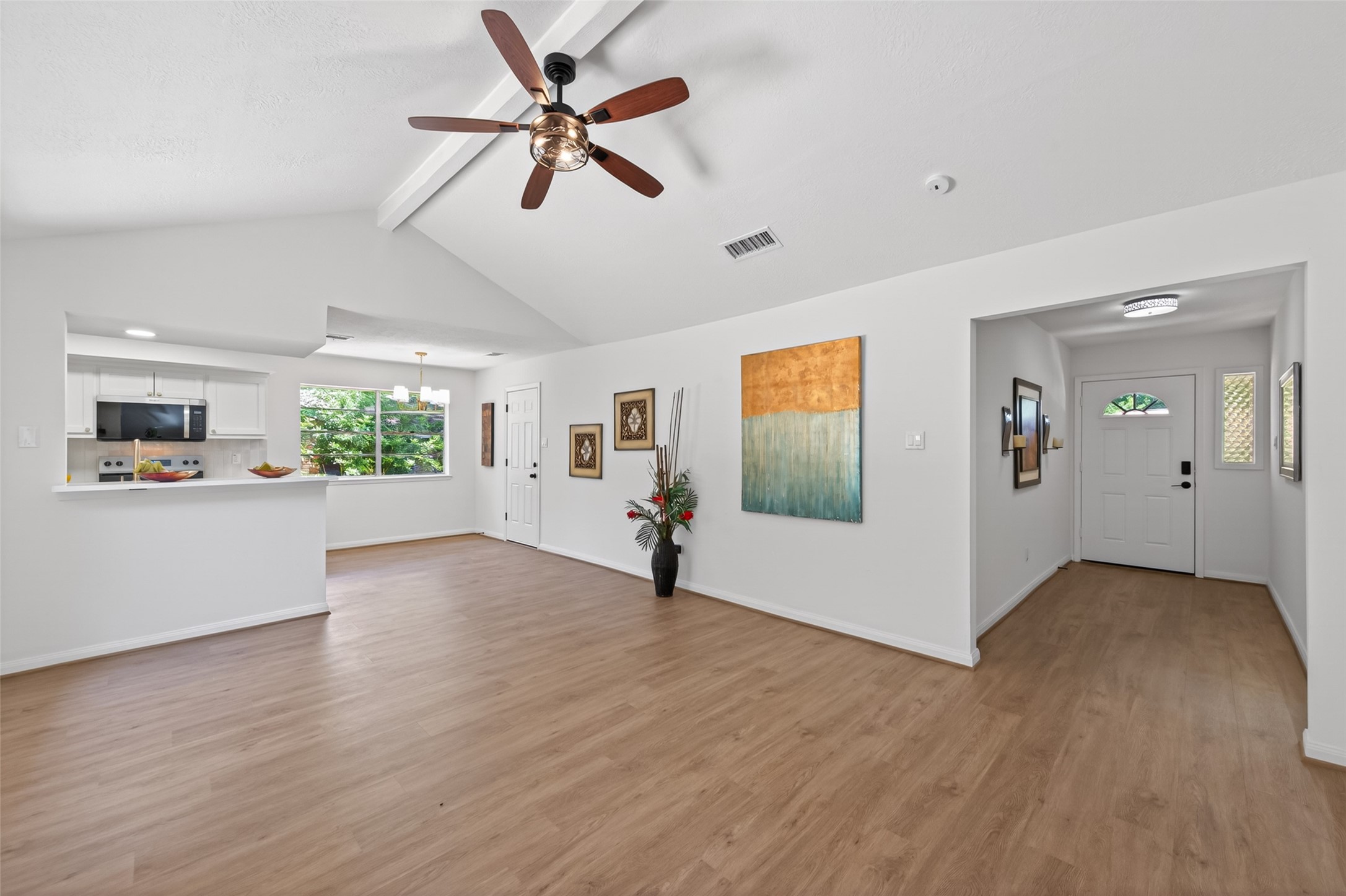 503 Allison Street Conroe, TX 77303 - Photo 8 of 34 Spacious breakfast nook with ample natural light.