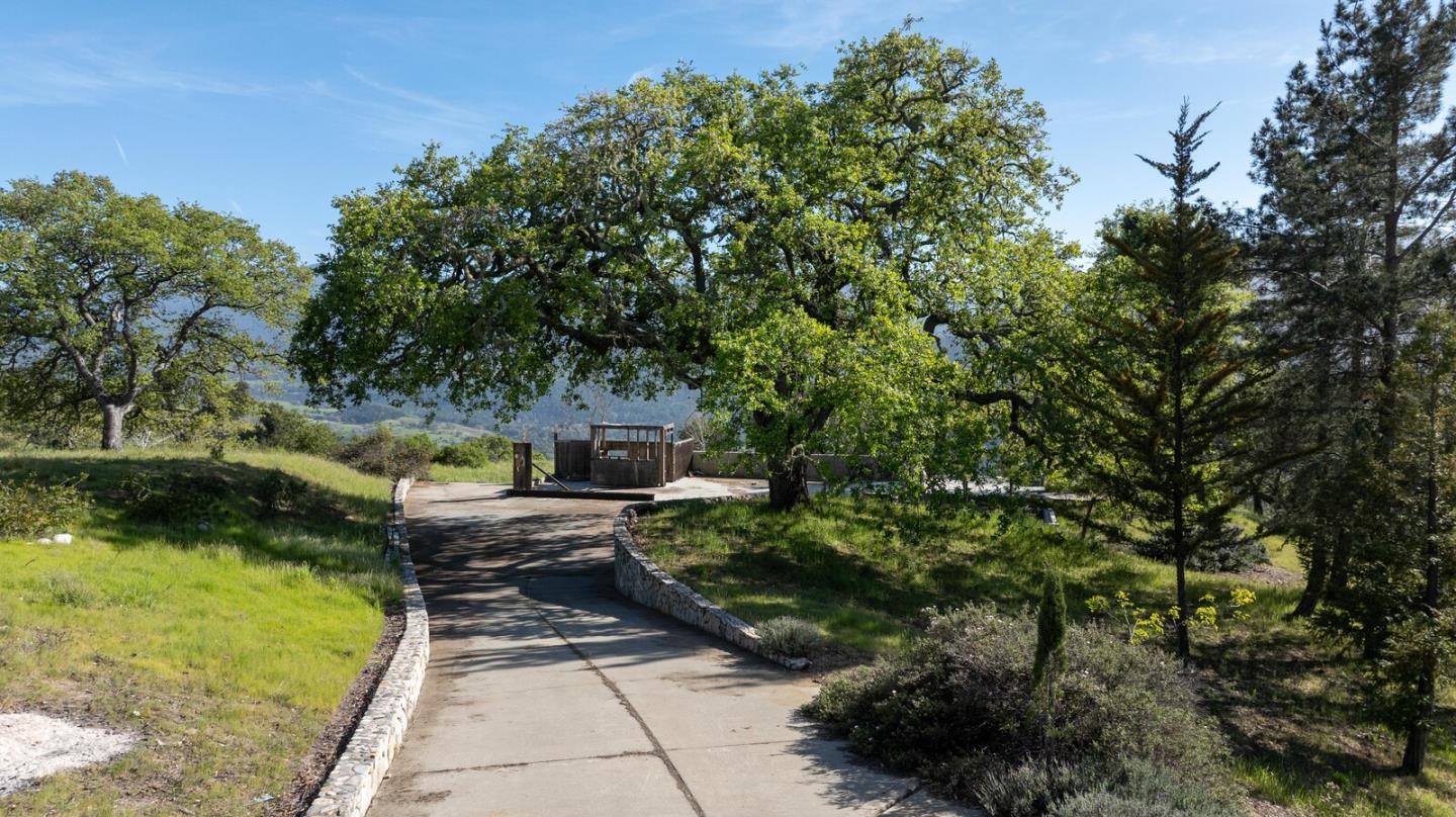 34994 Sky Ranch Road Carmel Valley, CA 93924 - Photo 6 of 36