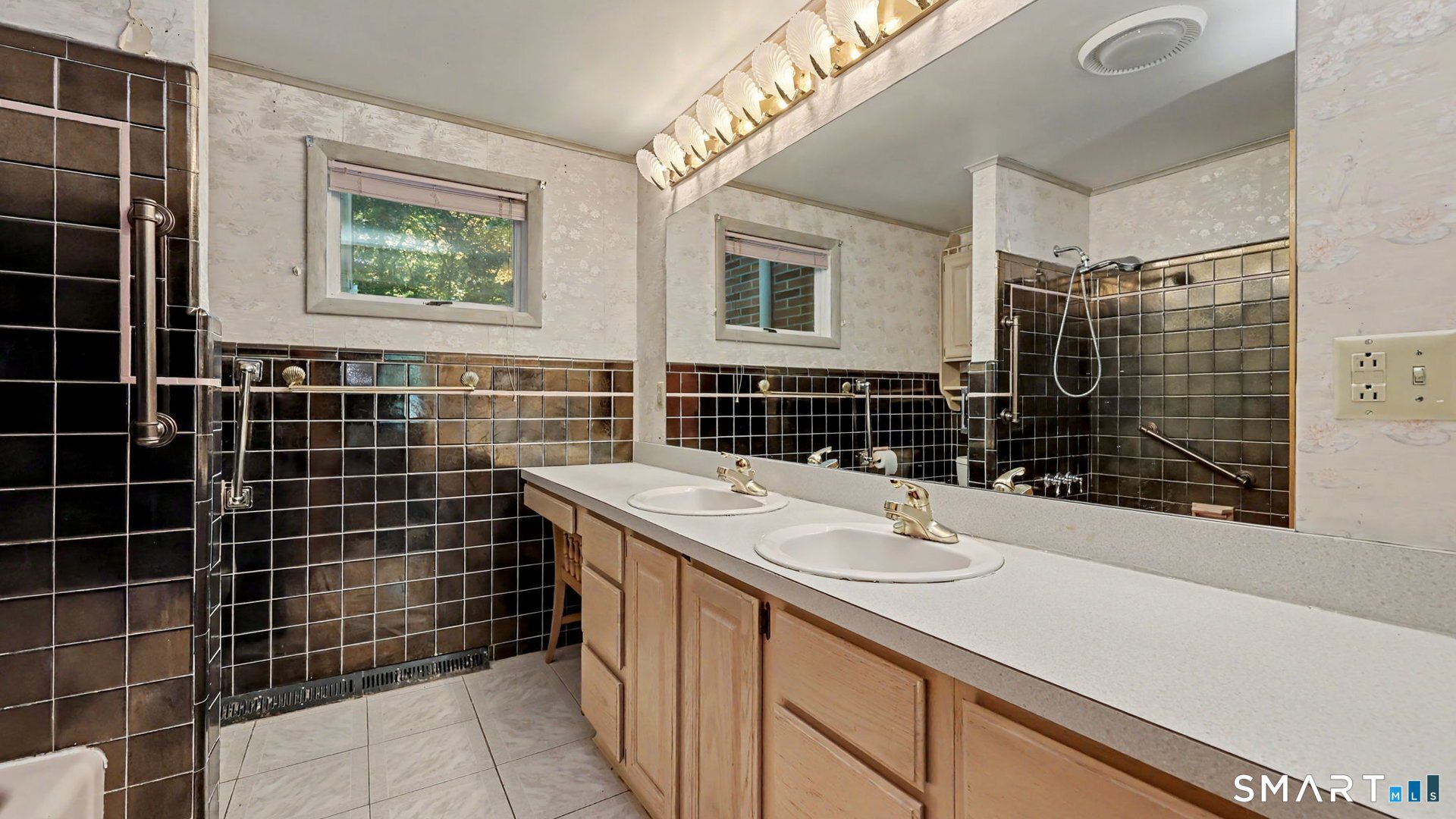 144 Maple Street Seymour, CT 06483 - Photo 23 of 40