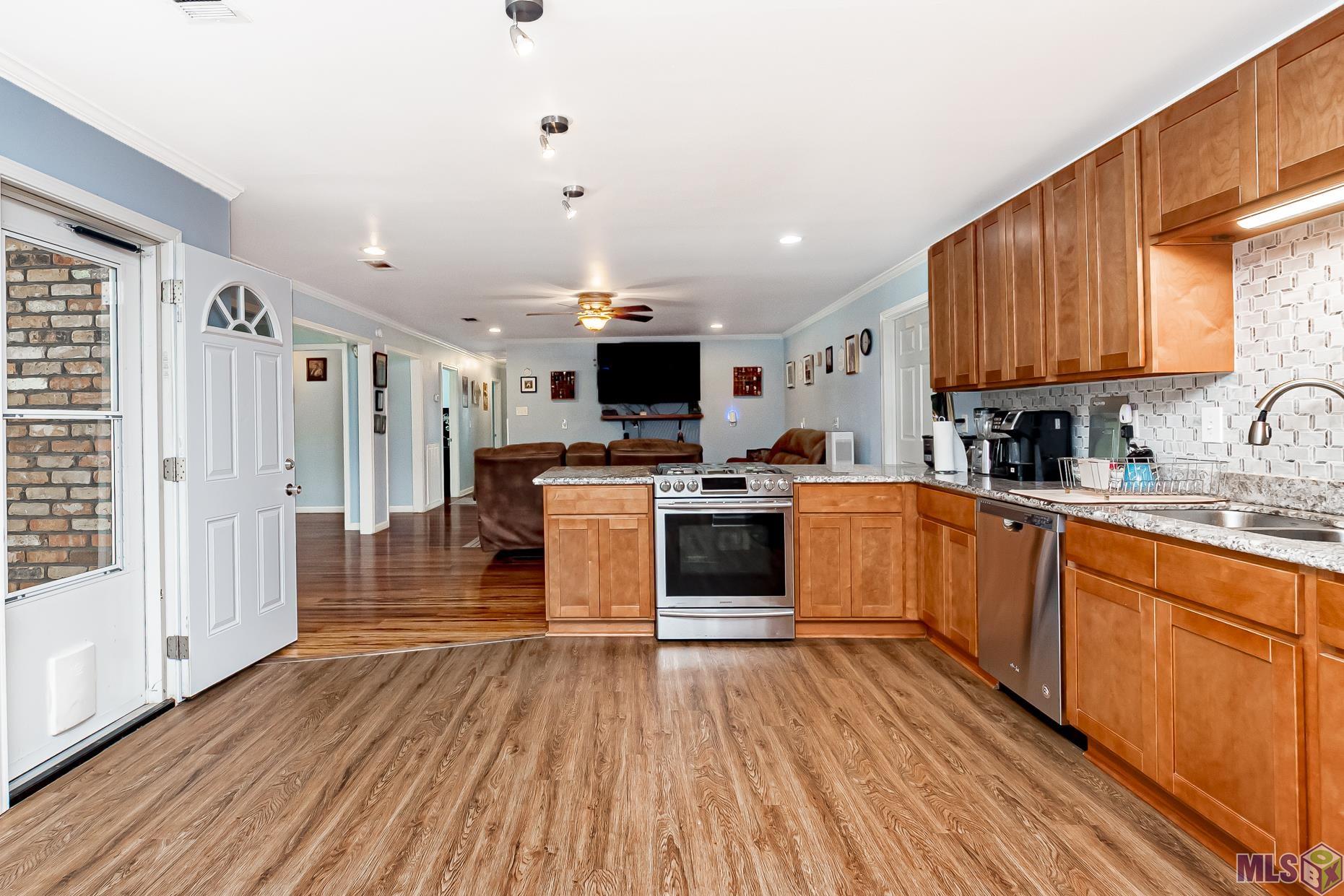 45046 Riverside Estates Drive St. Amant, LA 70774 - Photo 6 of 36