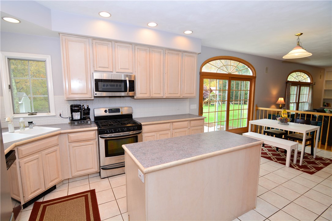 40 Fox Run Cranston, RI 02921 - Photo 7 of 40 Gallery Image 7