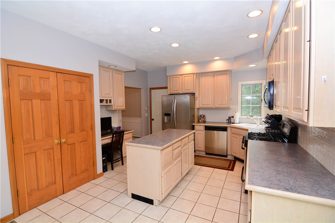 40 Fox Run Cranston, RI 02921 - Photo 9 of 40 Gallery Image 9
