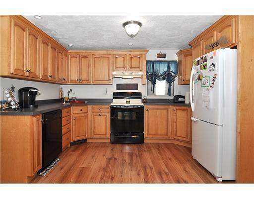 14 Grove Road Cumberland, RI 02864 - Photo 8 of 10 Kitchen.