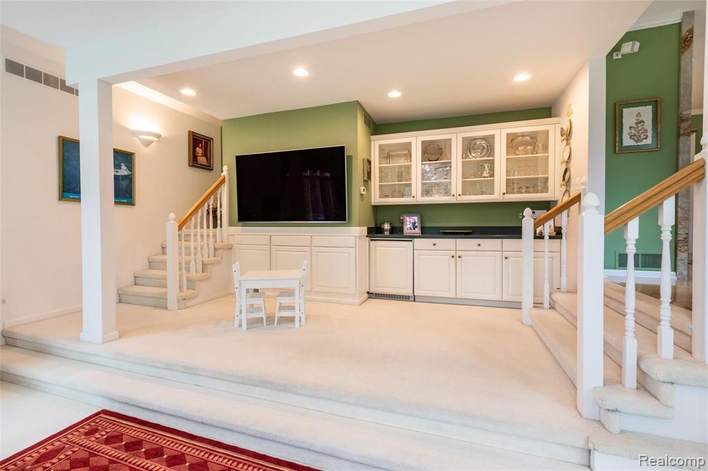 861 Augusta Drive Rochester Hills, MI 48309 - Photo 15 of 37