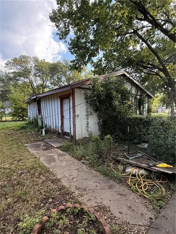 $29,900 | 235 West 7th Avenue, Garnett, KS 66032