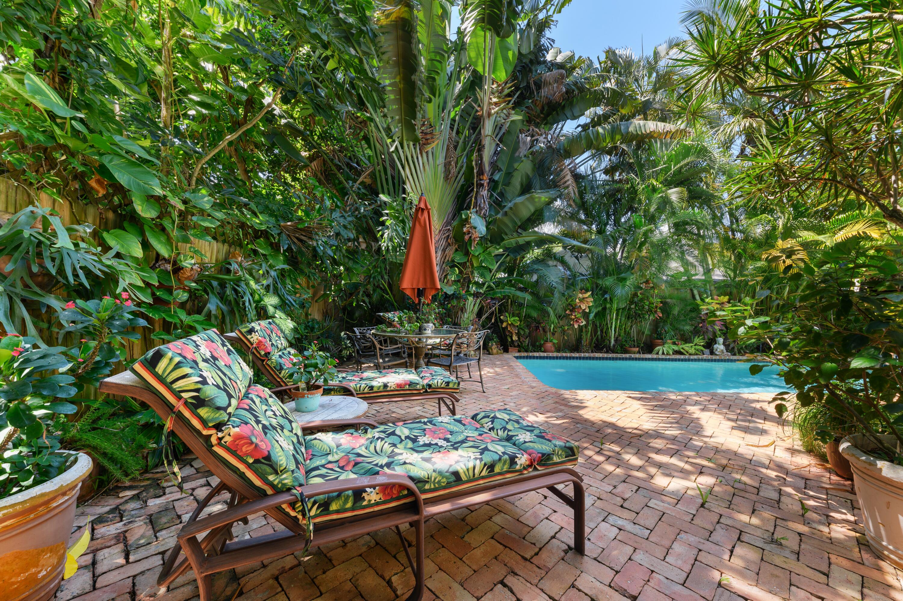 24 Marine Way, Unit 26 Delray Beach, FL 33483 - Photo 14 of 18 a outdoor view with a seating space