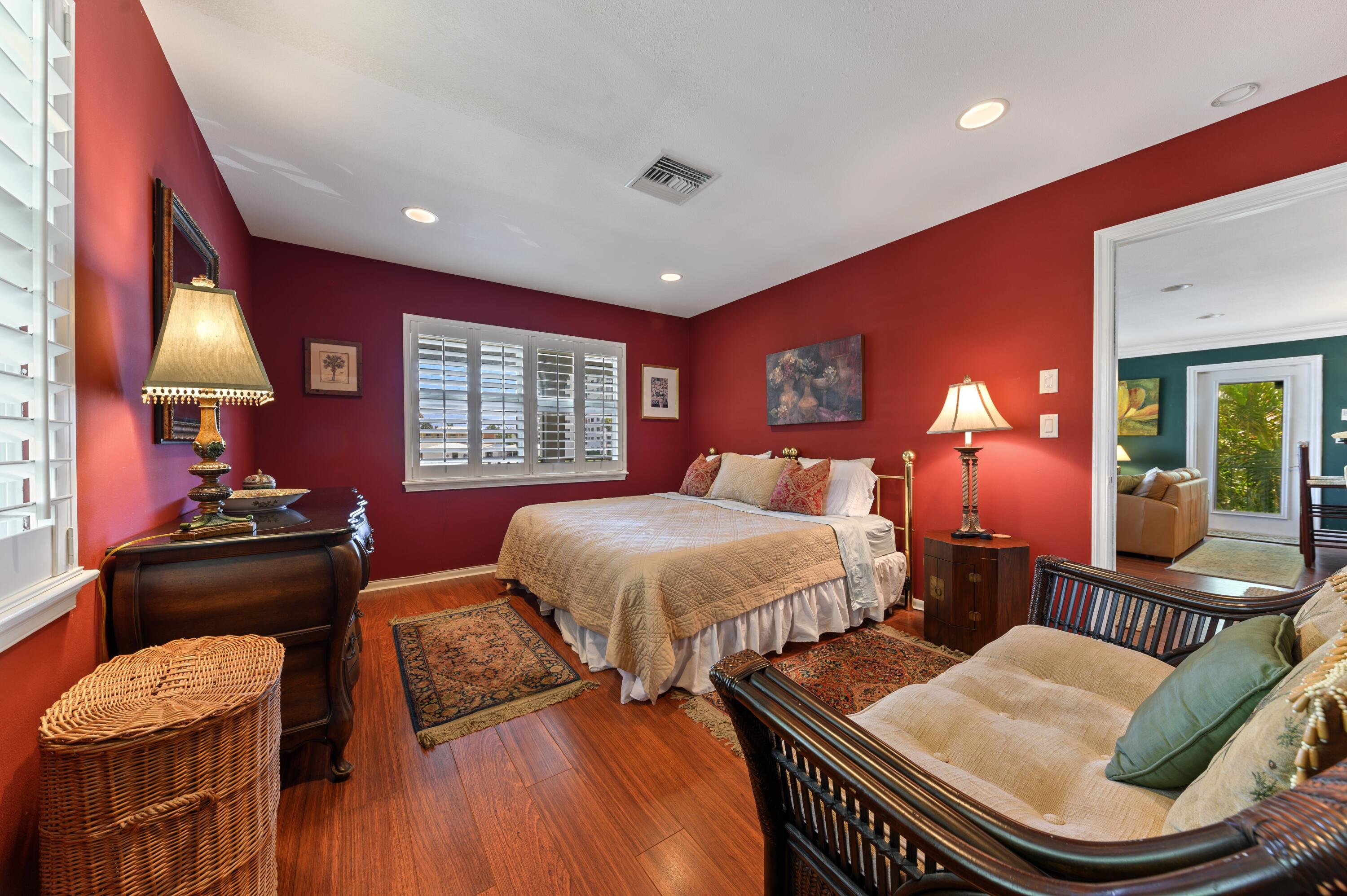 24 Marine Way, Unit 26 Delray Beach, FL 33483 - Photo 10 of 18 a spacious bedroom with two beds and a lamp