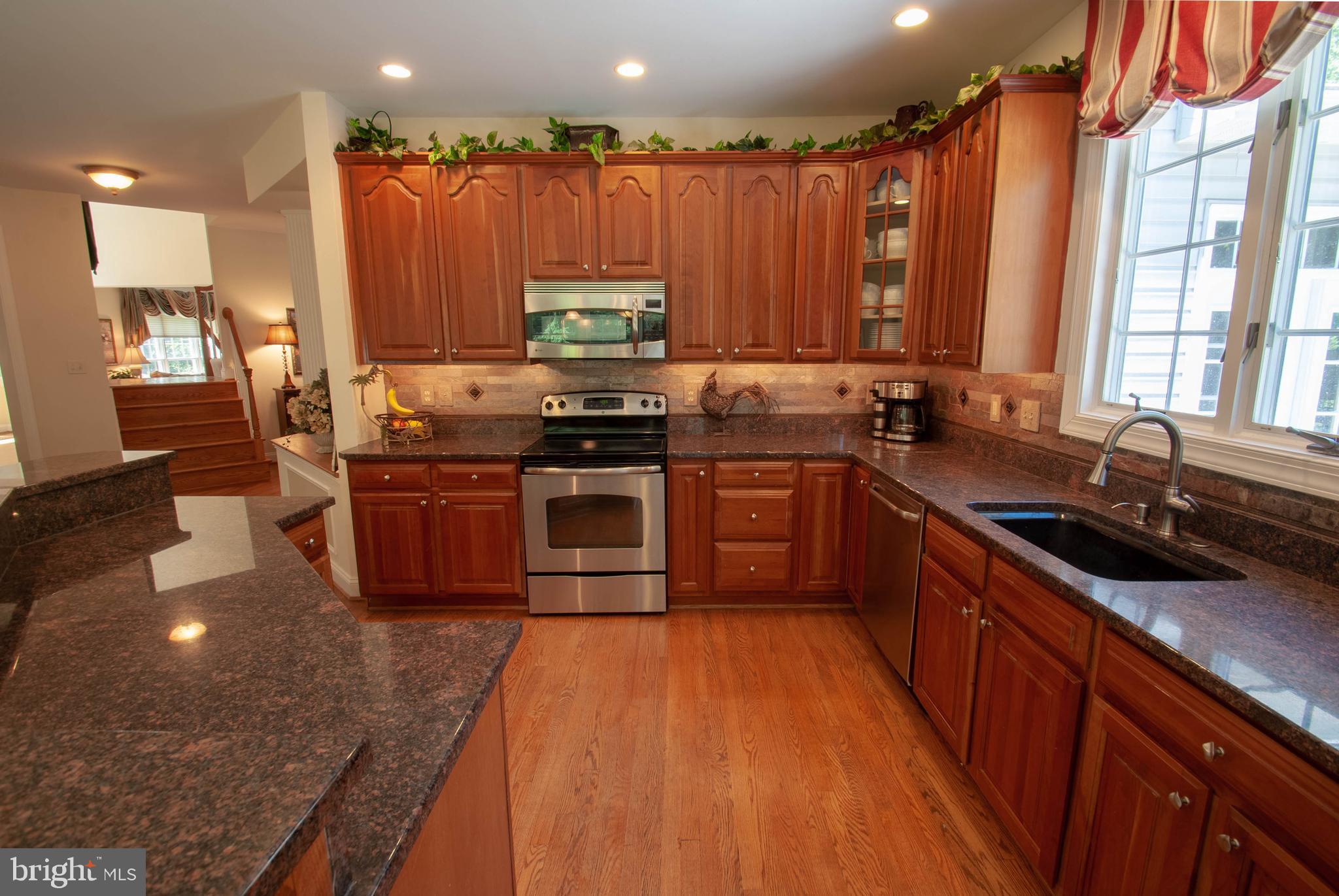 2002 Cortland Road Davidsonville, MD 21035 - Photo 10 of 43 Stainless steel appliances, under cabinet lighting