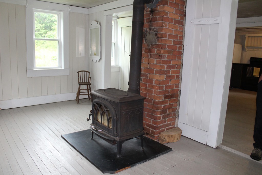 2 Delisle Road Southampton, MA 01073 - Photo 7 of 26 Gallery Image 7