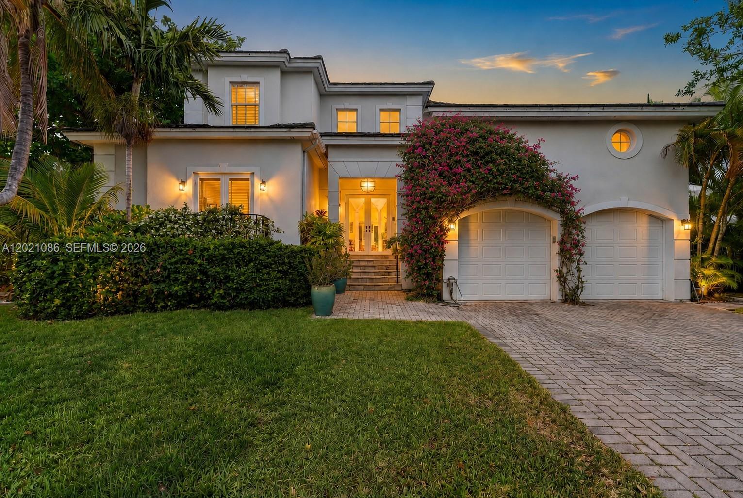 442 Ridgewood Road Key Biscayne, FL 33149 - Photo 2 of 35