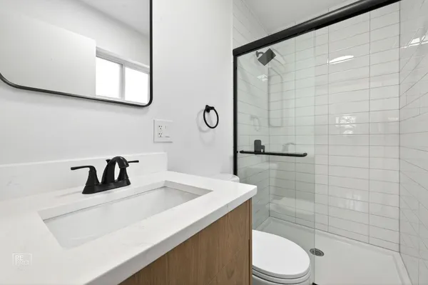 $2,295 | 7359 North Winchester Avenue, Unit 2F, Chicago, IL 60626