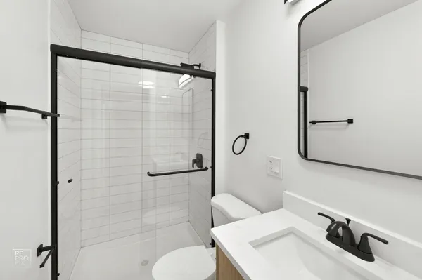 $2,295 | 7359 North Winchester Avenue, Unit 2F, Chicago, IL 60626