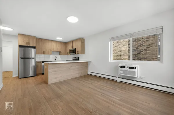 $2,295 | 7359 North Winchester Avenue, Unit 2F, Chicago, IL 60626