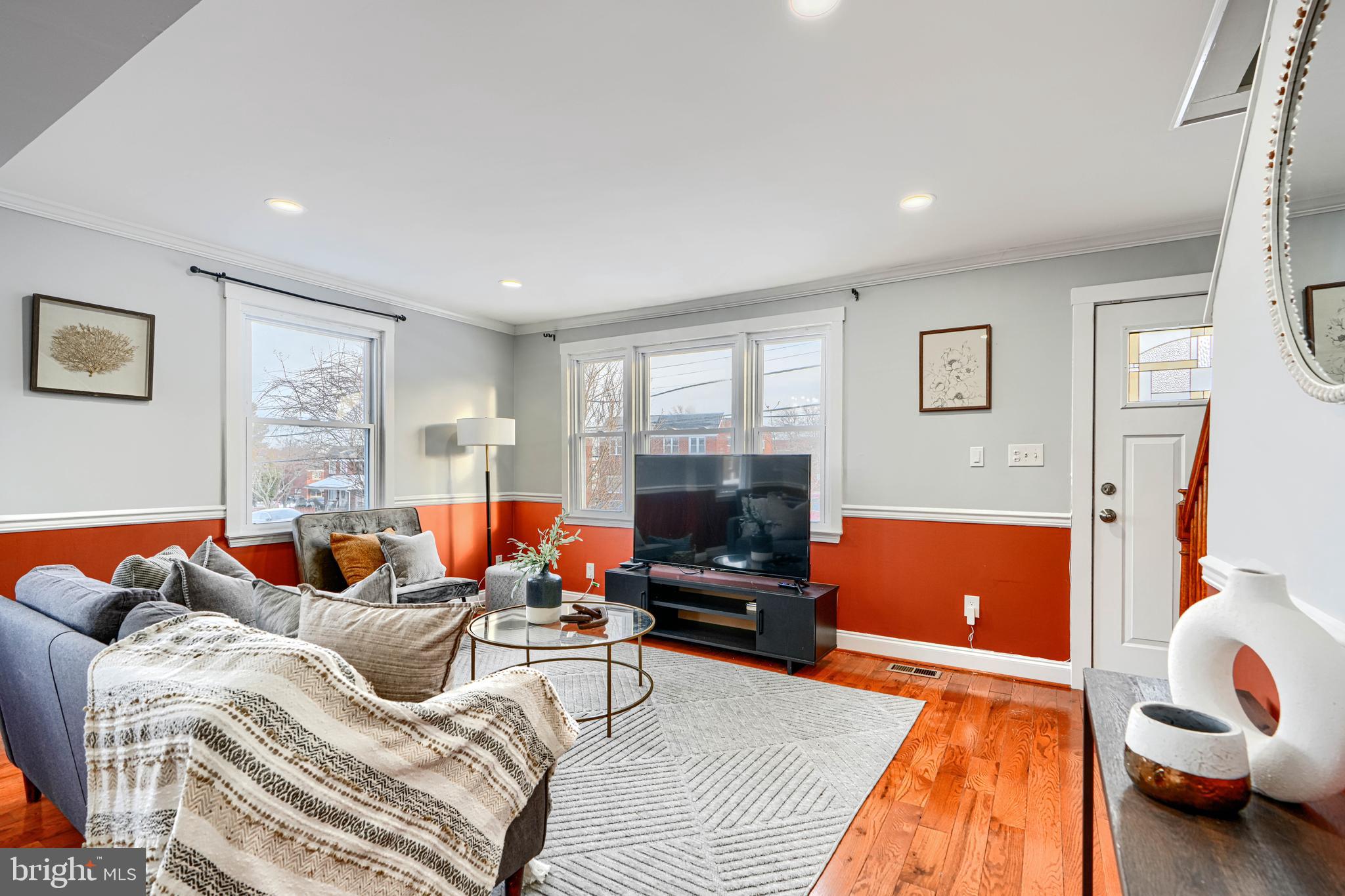 5414 Radecke Avenue Baltimore, MD 21206 - Photo 2 of 48 Spacious Living Room