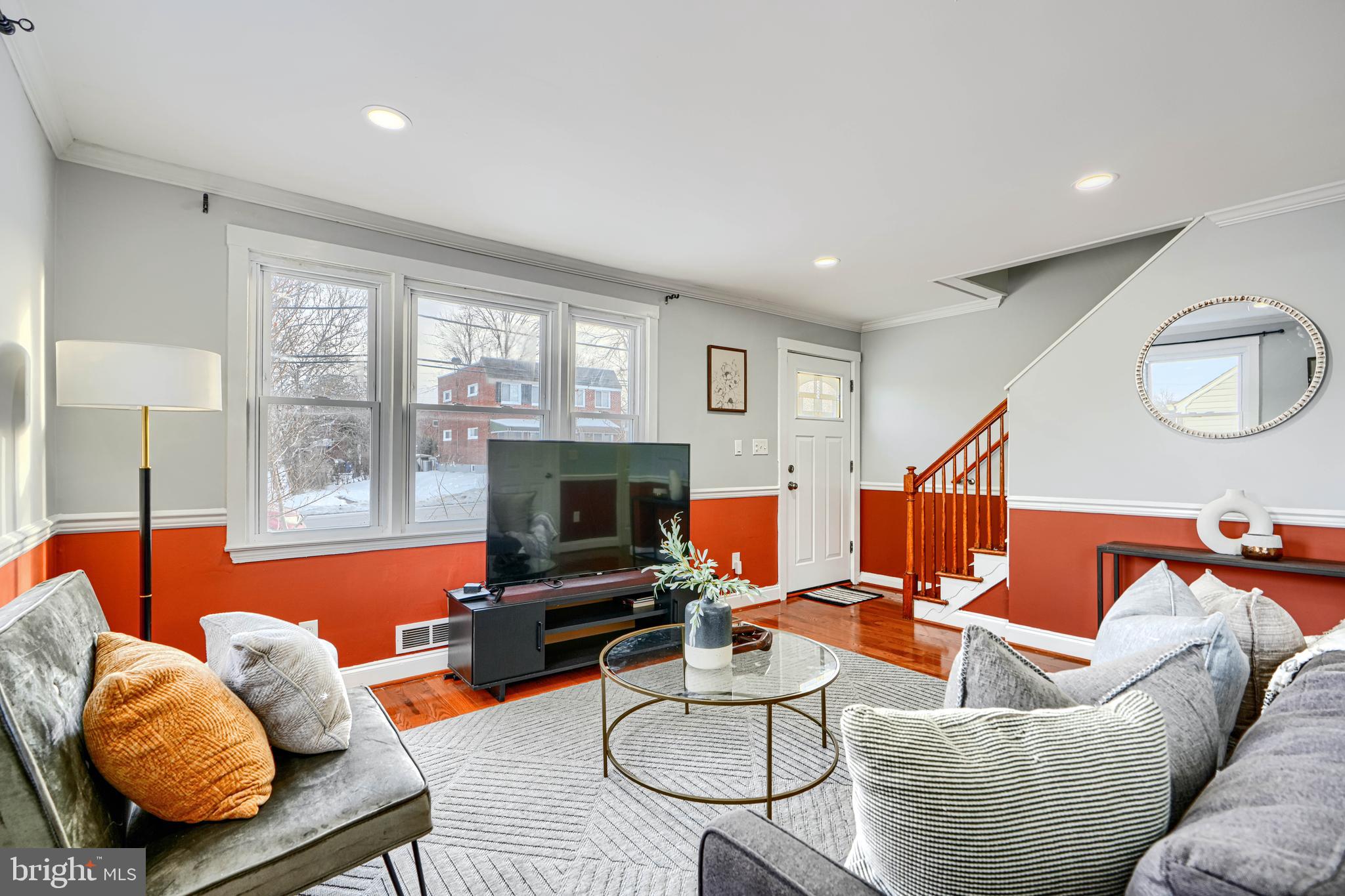 5414 Radecke Avenue Baltimore, MD 21206 - Photo 4 of 48 Living Room