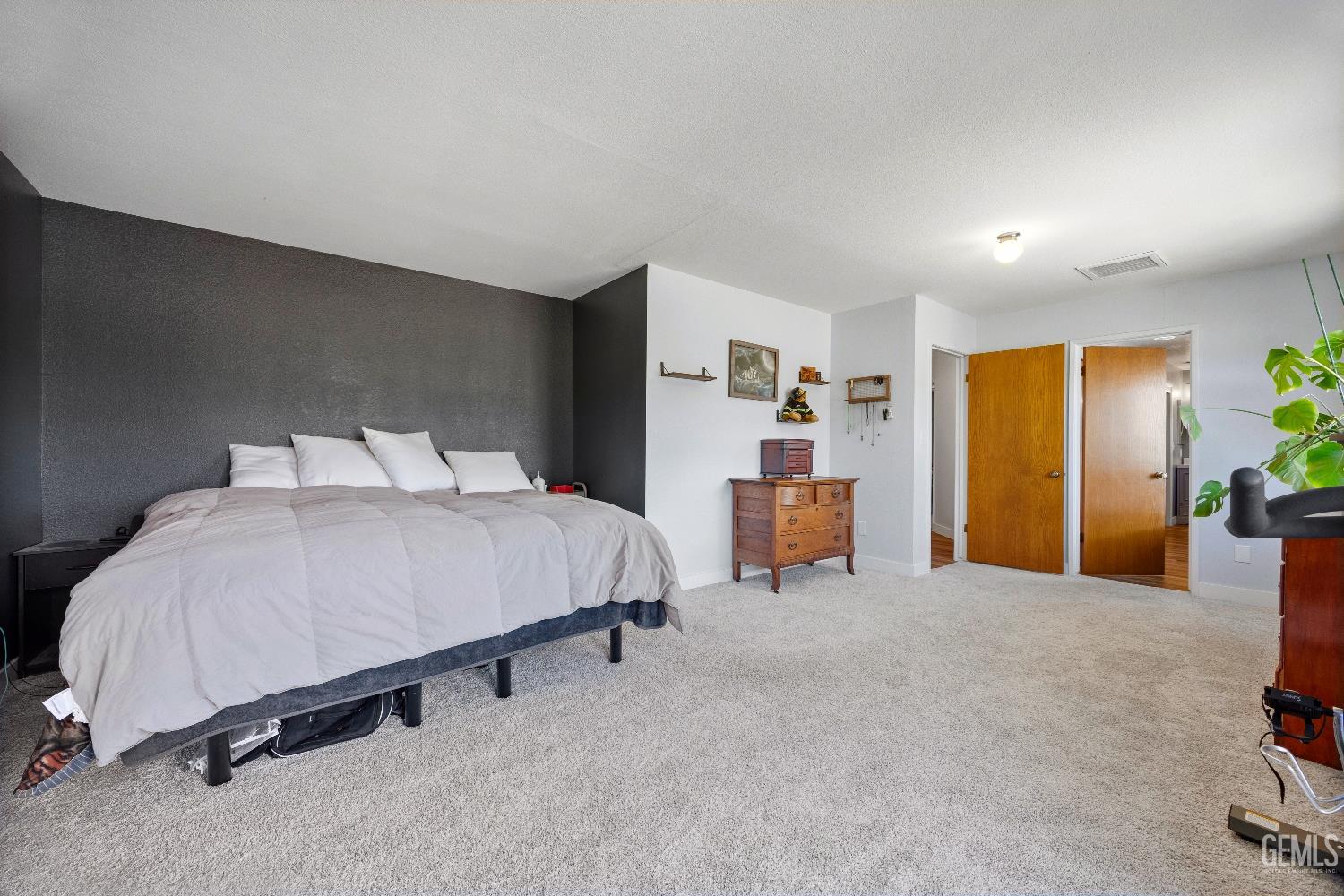 Undisclosed Address Tehachapi, CA 93561 - Photo 22 of 46 a spacious bedroom with a bed and a table in it