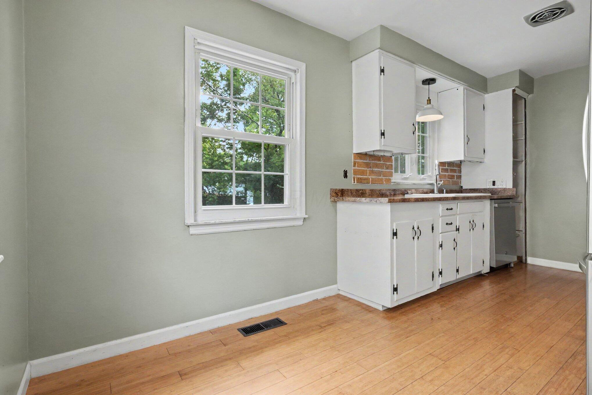 539 Blenheim Road Columbus, OH 43214 - Photo 10 of 35 015_file_7224