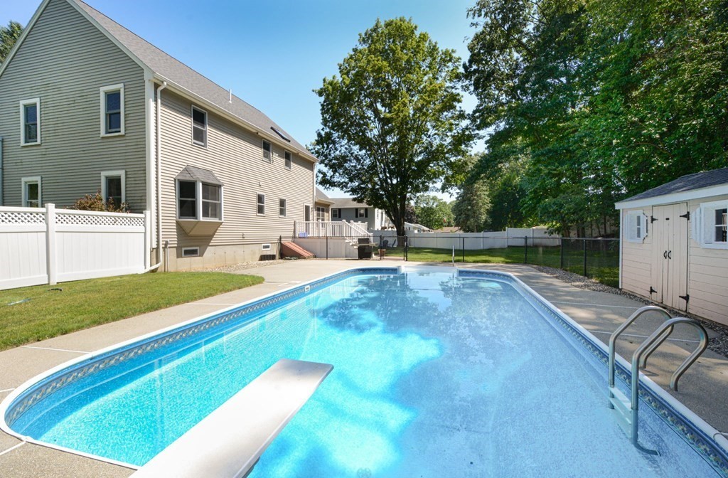 6 Rochelle Street Auburn, MA 01501 - Photo 2 of 36 Gallery Image 2