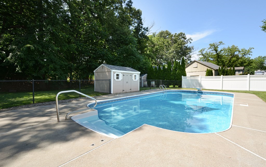 6 Rochelle Street Auburn, MA 01501 - Photo 5 of 36 Gallery Image 5