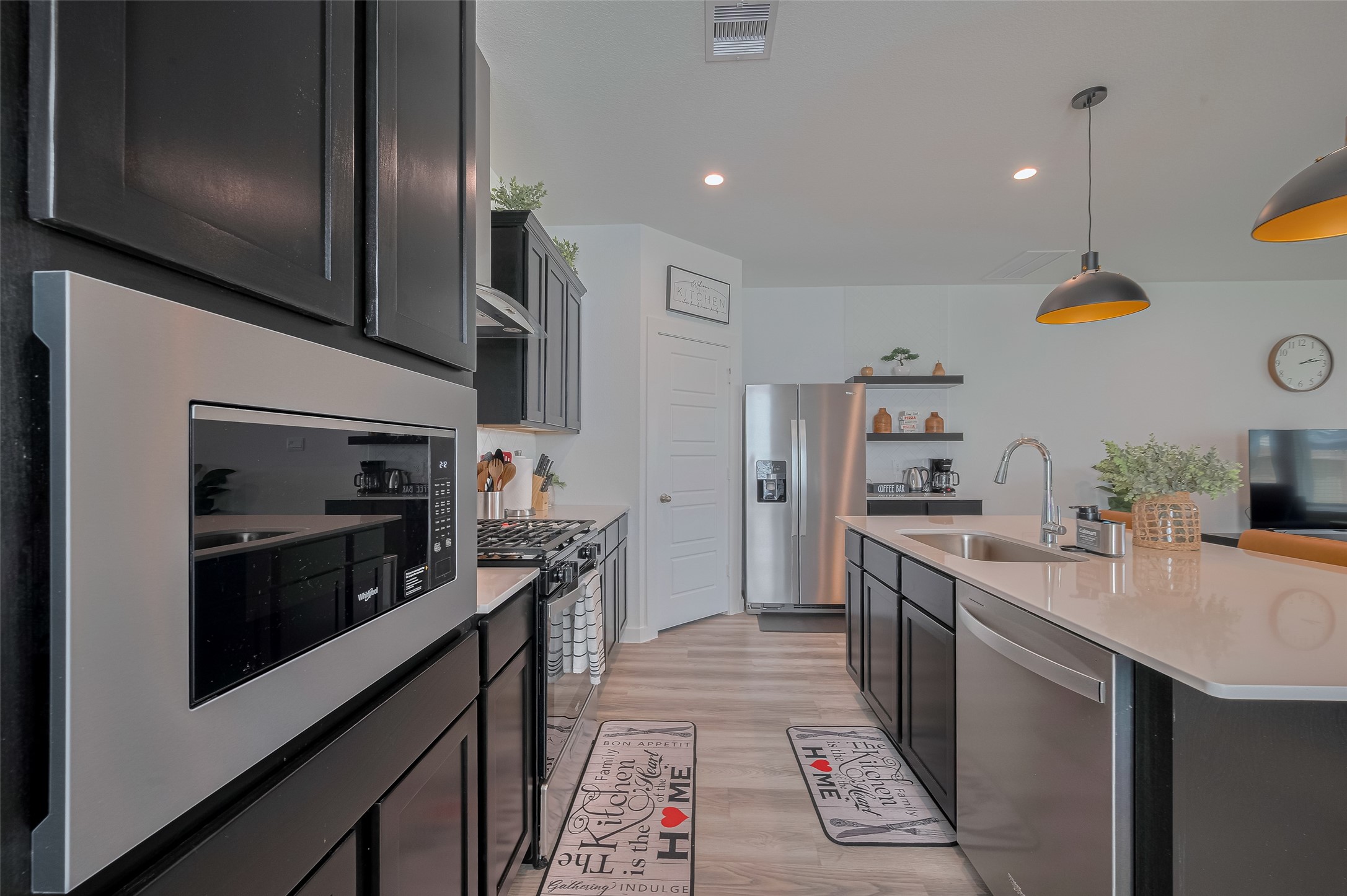 3113 Crown Gate Drive Houston, TX 77047 - Photo 11 of 38 Look at this kitchen!