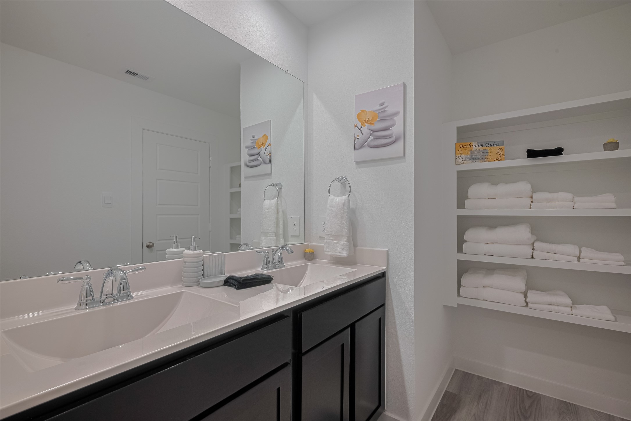 3113 Crown Gate Drive Houston, TX 77047 - Photo 27 of 38 Secondary Bathroom