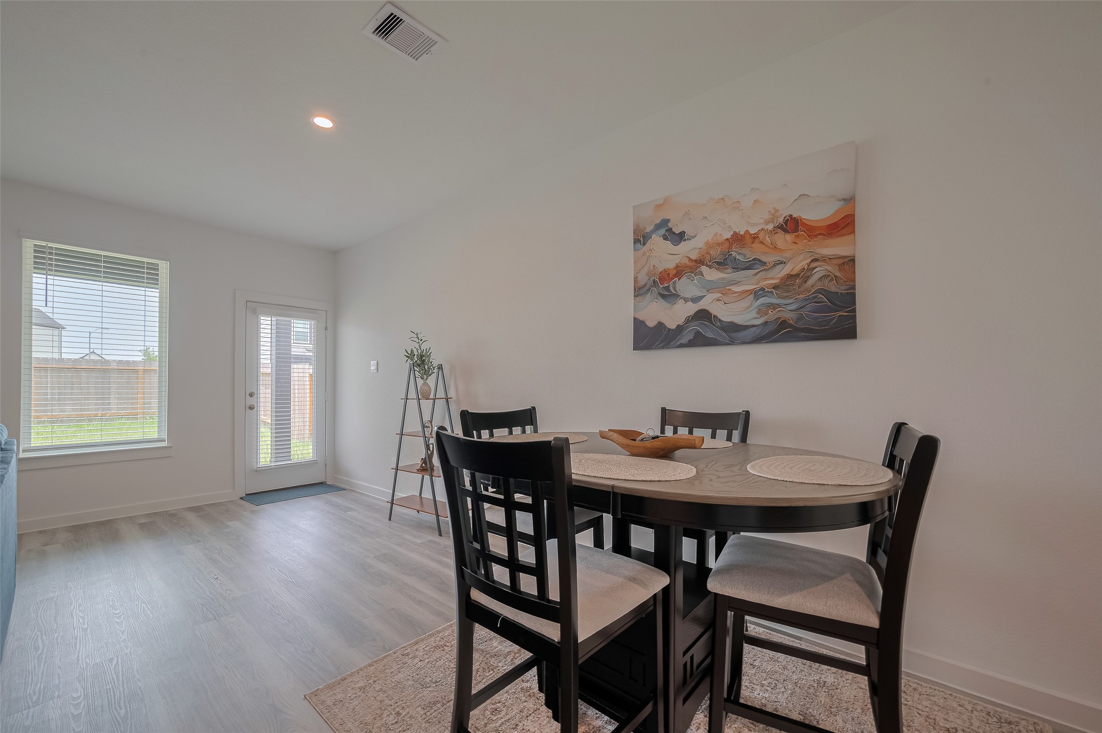 3113 Crown Gate Drive Houston, TX 77047 - Photo 8 of 38 Dining area