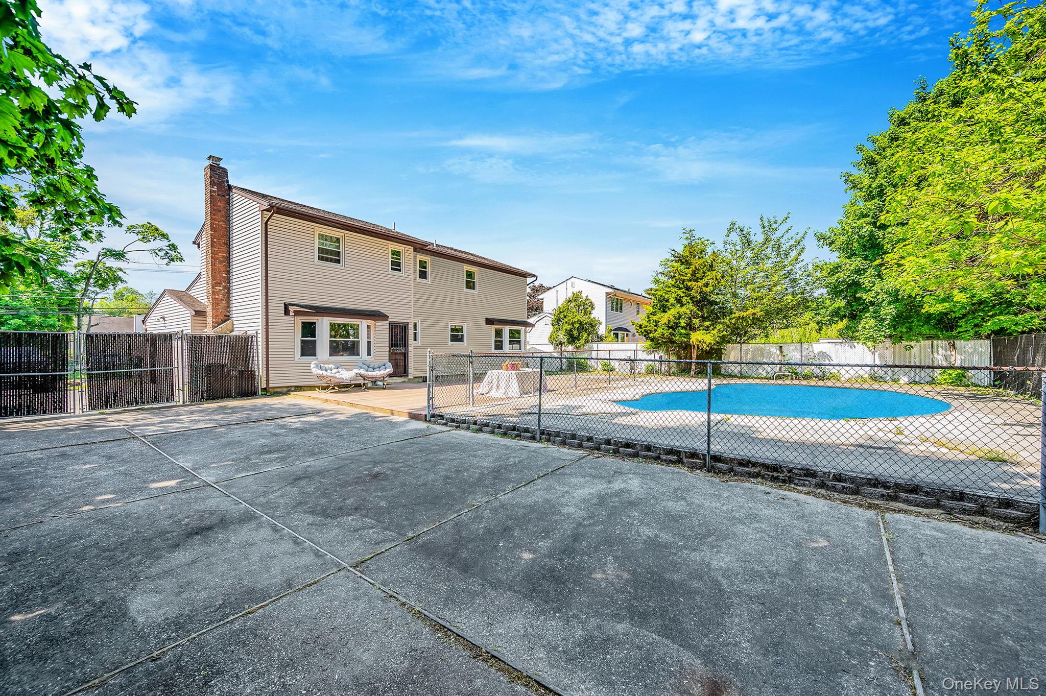 1335 August Road North Babylon, NY 11703 - Photo 6 of 40