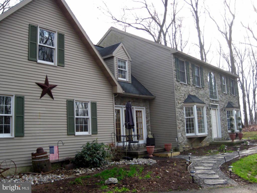 159 1/2 Wesley Road Quarryville, PA 17566 - Photo 2 of 43 a front view of a house with garden