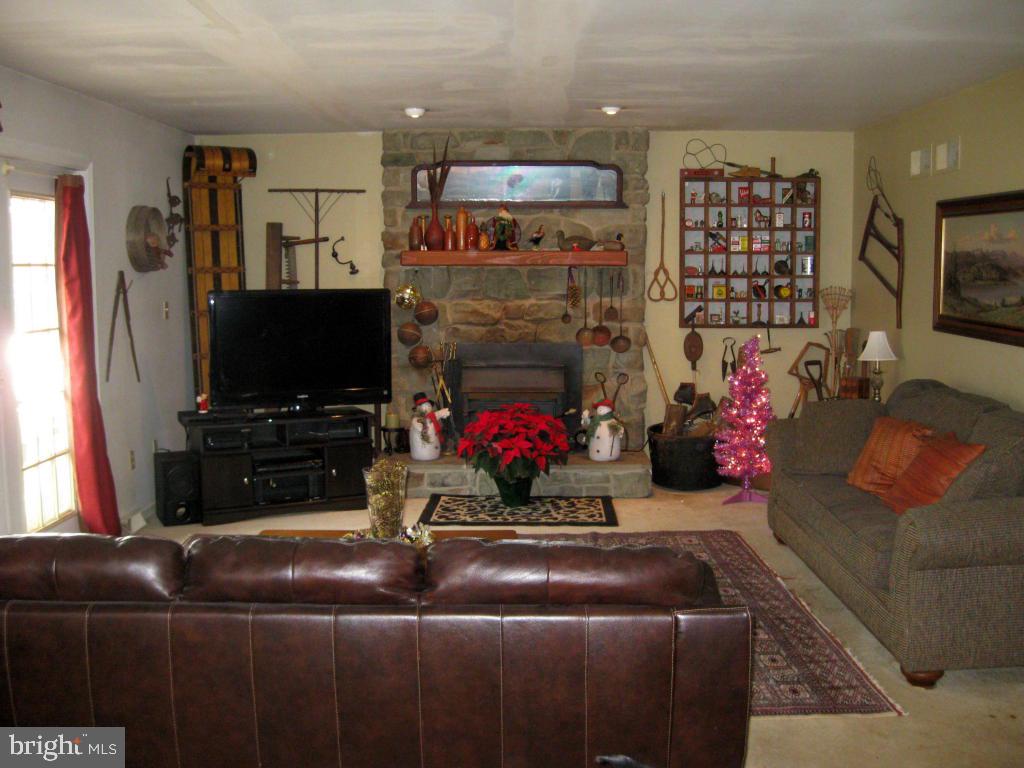 159 1/2 Wesley Road Quarryville, PA 17566 - Photo 20 of 43 a living room with furniture and a flat screen tv