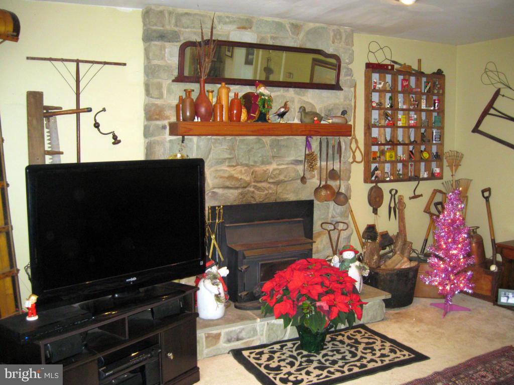 159 1/2 Wesley Road Quarryville, PA 17566 - Photo 22 of 43 a living room with furniture and a flat screen tv