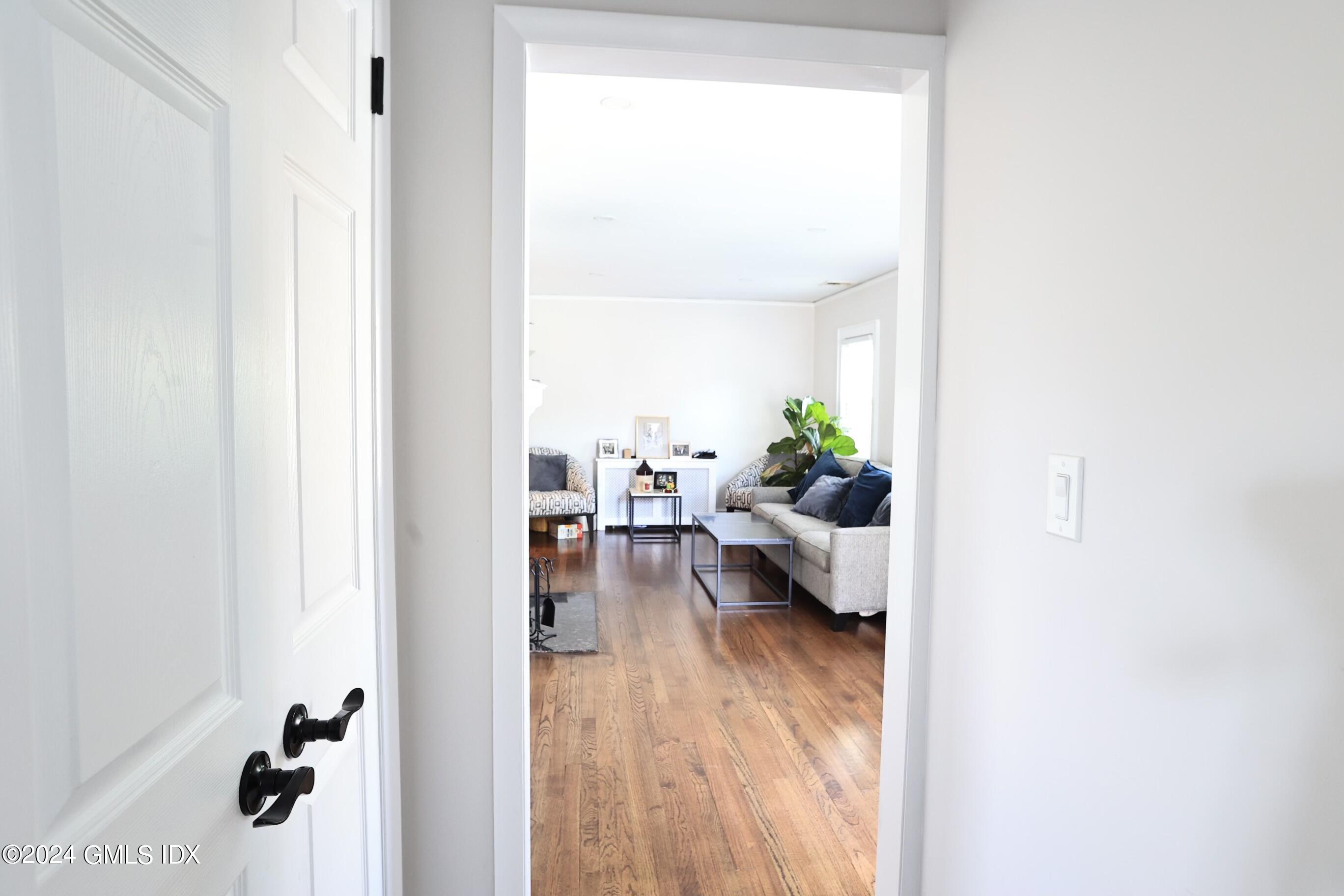 4 Silver Street, Unit B Greenwich, CT 06830 - Photo 11 of 24 a living room with furniture and a potted plant