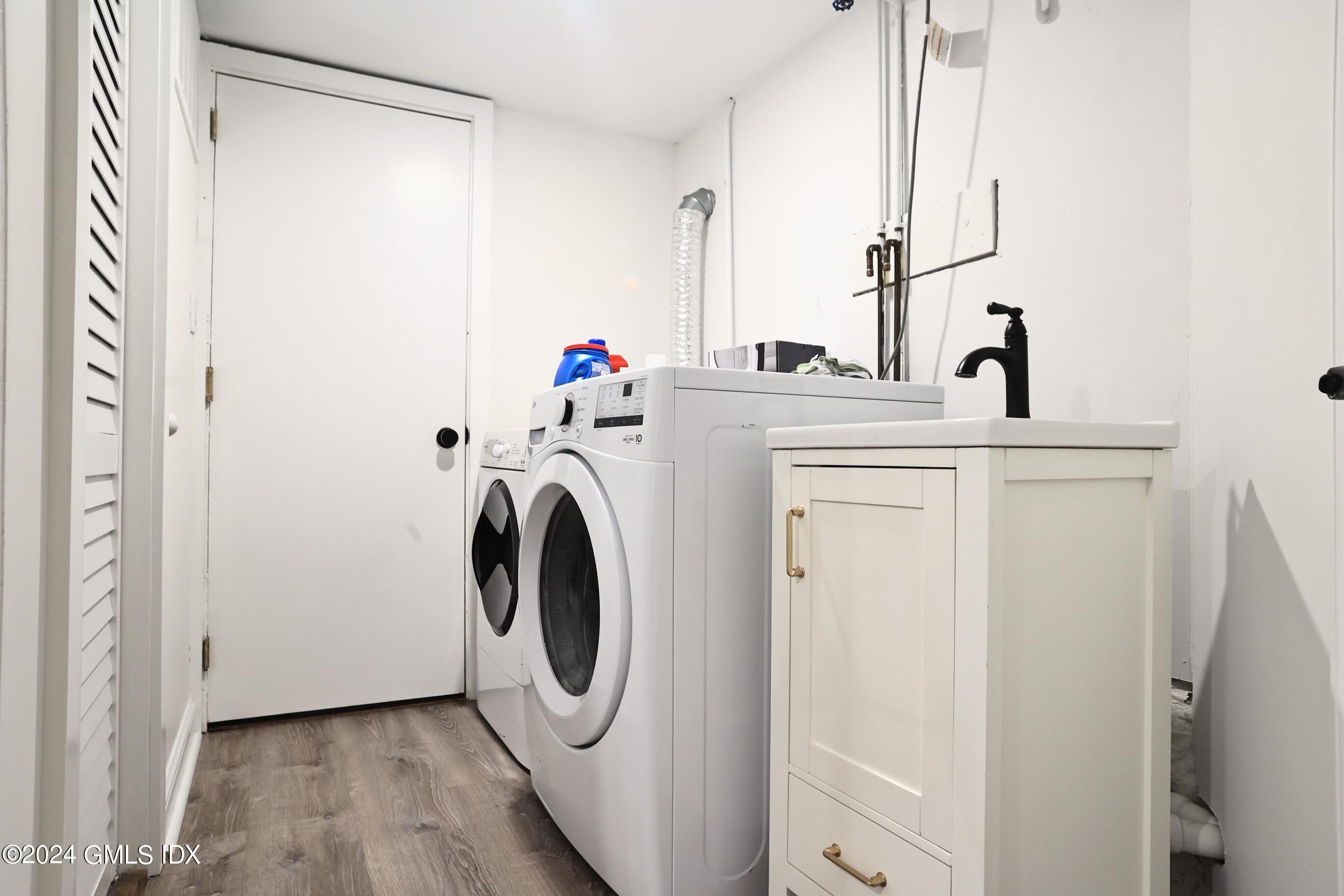 4 Silver Street, Unit B Greenwich, CT 06830 - Photo 20 of 24 a utility room with dryer and washer