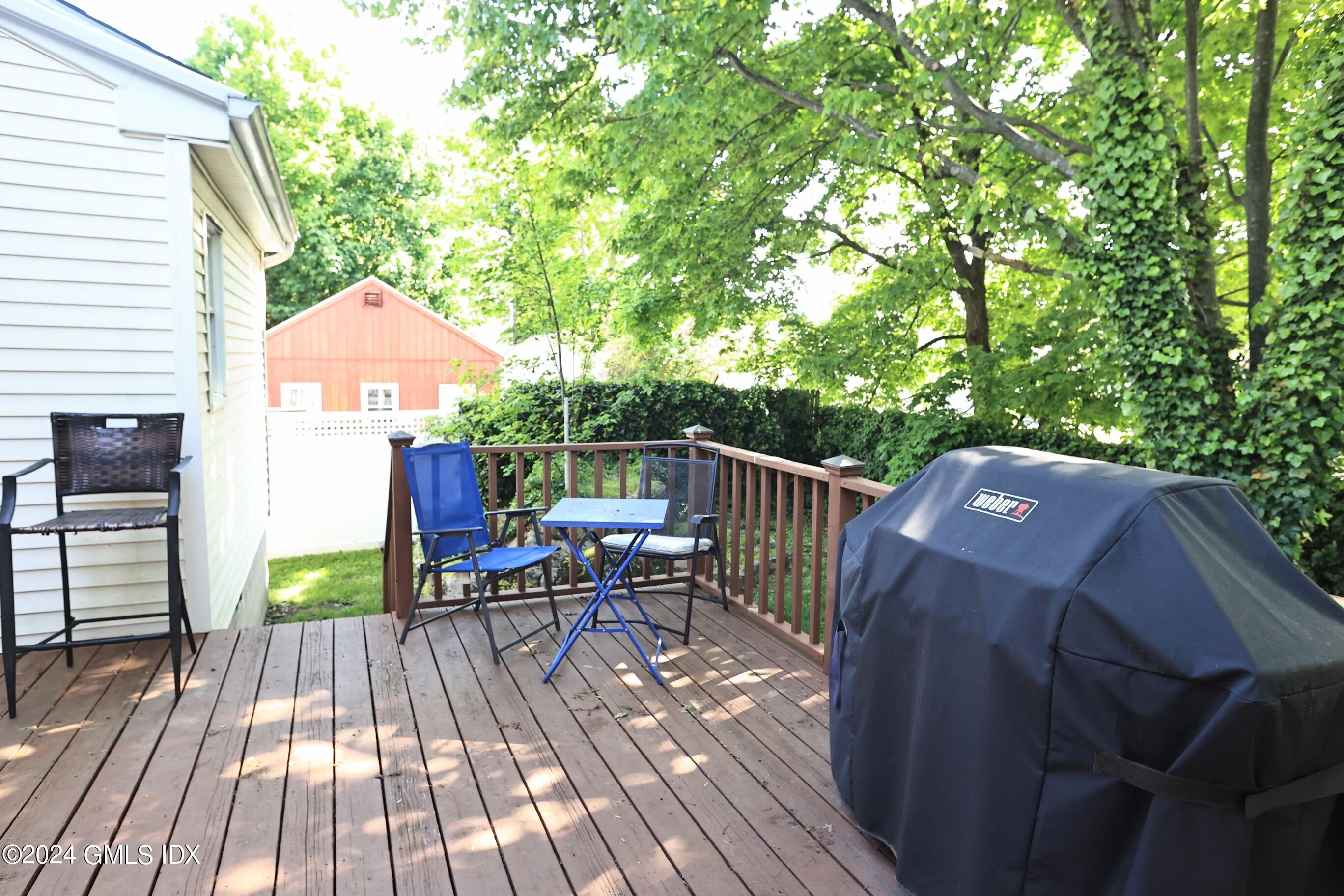 4 Silver Street, Unit B Greenwich, CT 06830 - Photo 24 of 24 a balcony with wooden floor table and chairs