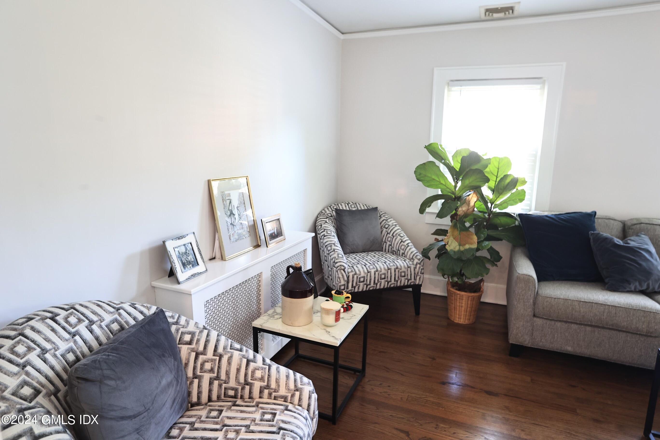 4 Silver Street, Unit B Greenwich, CT 06830 - Photo 6 of 24 a living room with furniture and a potted plant
