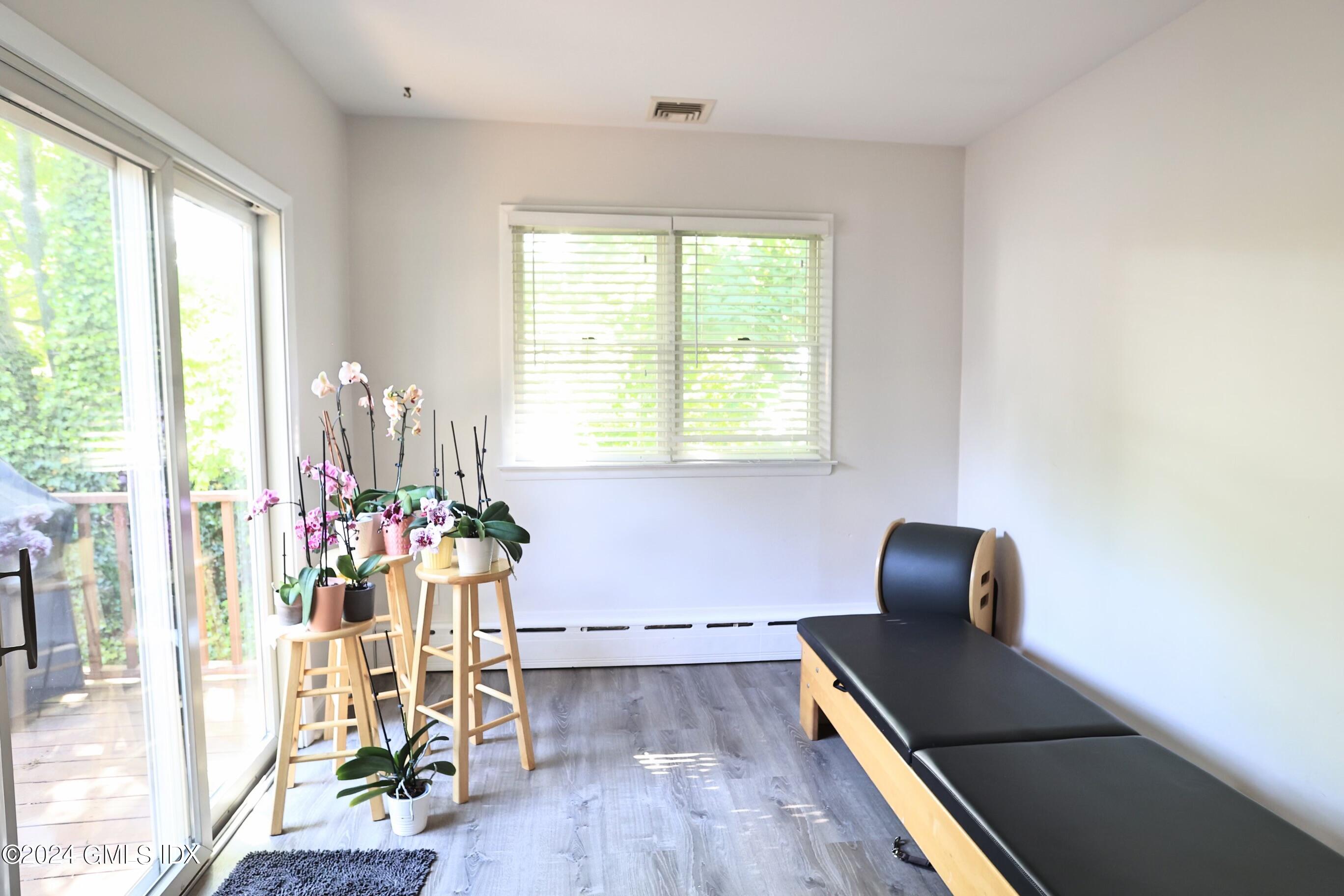 4 Silver Street, Unit B Greenwich, CT 06830 - Photo 10 of 24 a living room with furniture and a potted plant