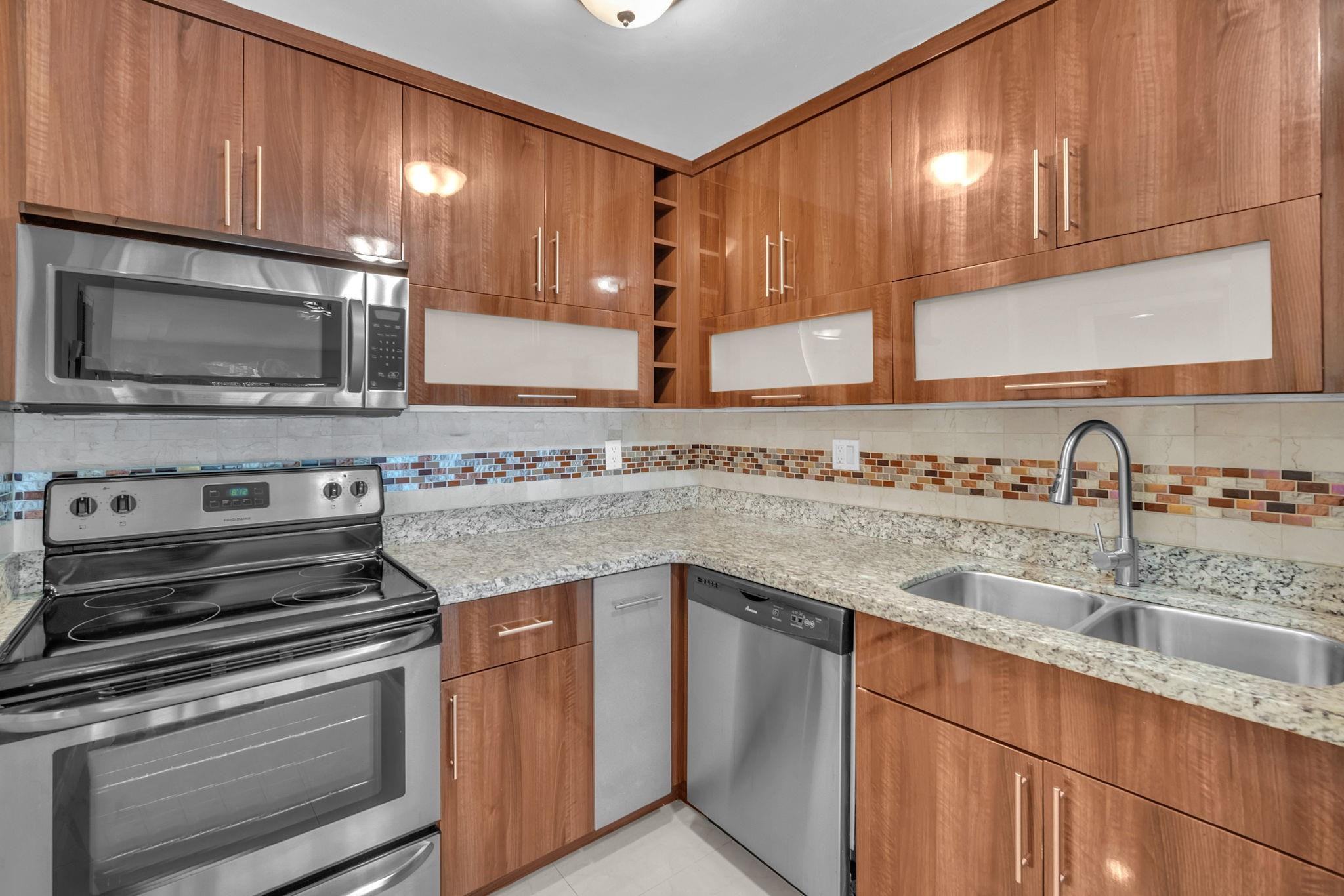 303 Racquet Club Road, Unit 112 Weston, FL 33326 - Photo 3 of 31 Photo 3