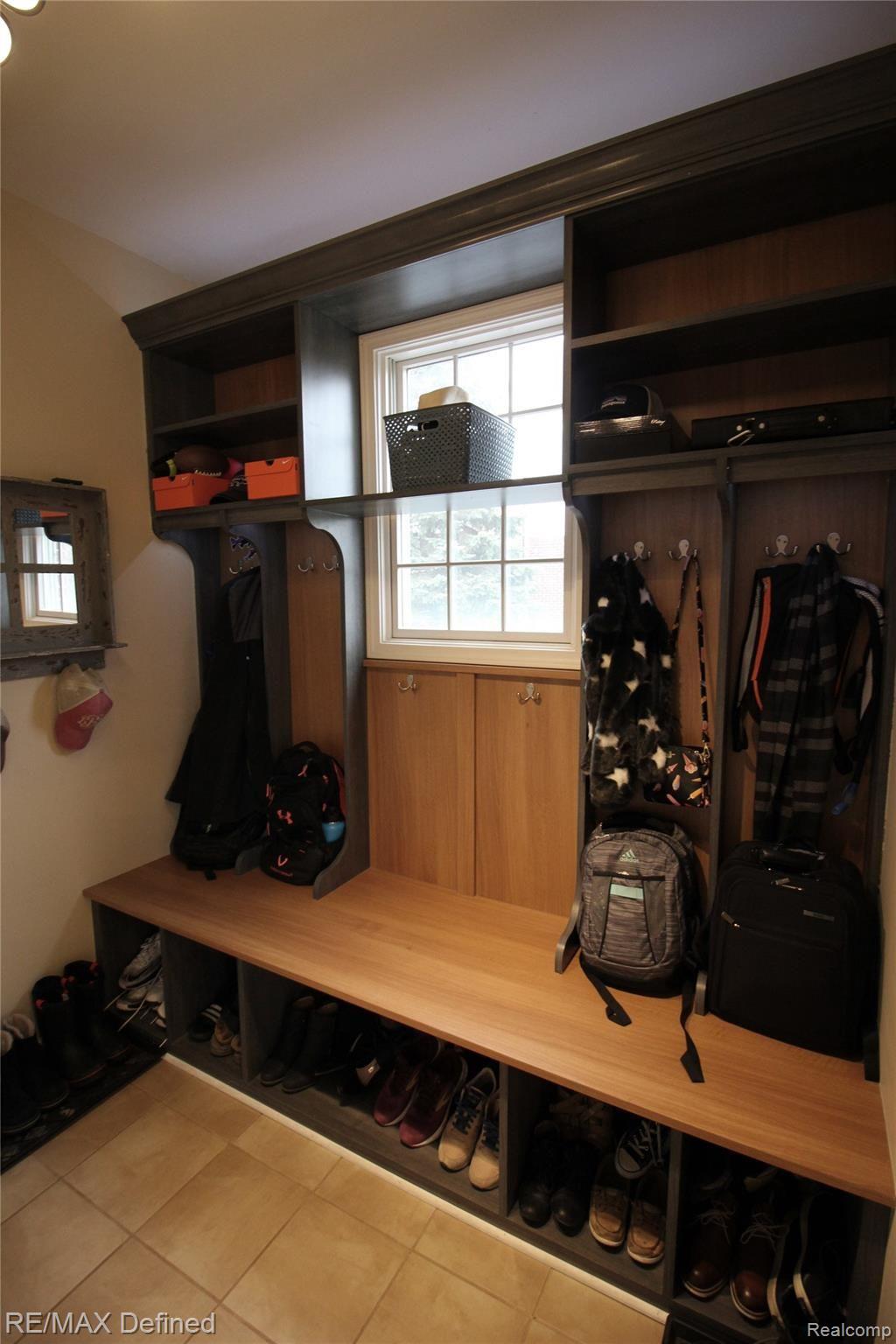 1062 Miners Run Rochester, MI 48306 - Photo 12 of 35 2016 Custom Mudroom