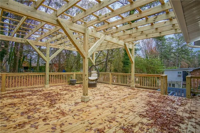 a view of pathway with a backyard