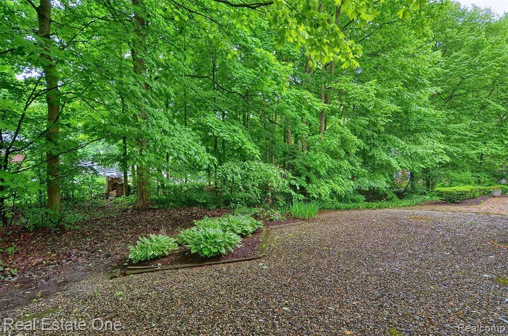33877 Hunters Pointe Road Farmington Hills, MI 48331 - Photo 42 of 44