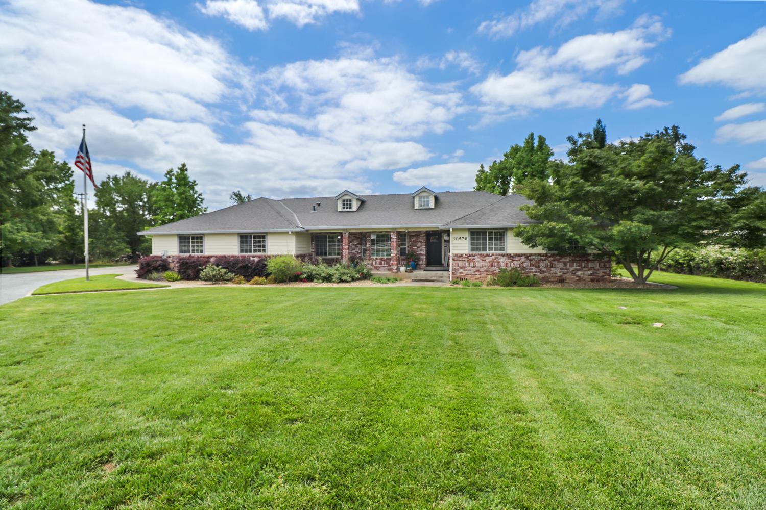 10576 Sheldon Road Elk Grove, CA 95624 - Photo 2 of 74