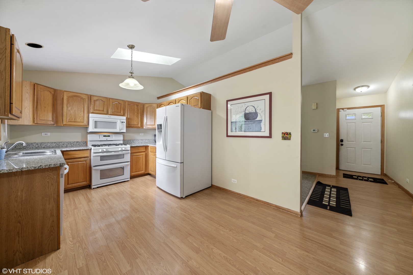 505 Bison Road Oswego, IL 60543 - Photo 3 of 15