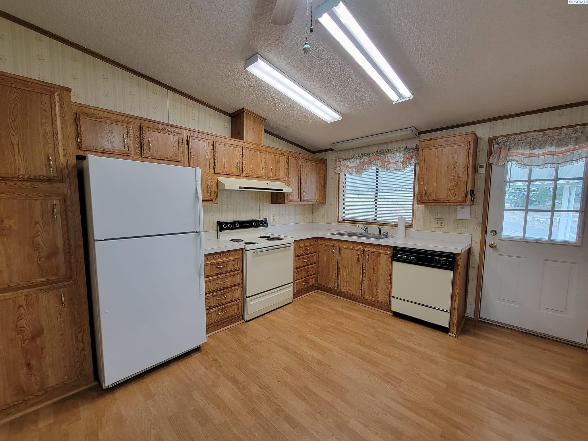 1100 South Euclid Road, Unit 61 Grandview, WA 98930 - Photo 3 of 8 Gallery Image 3