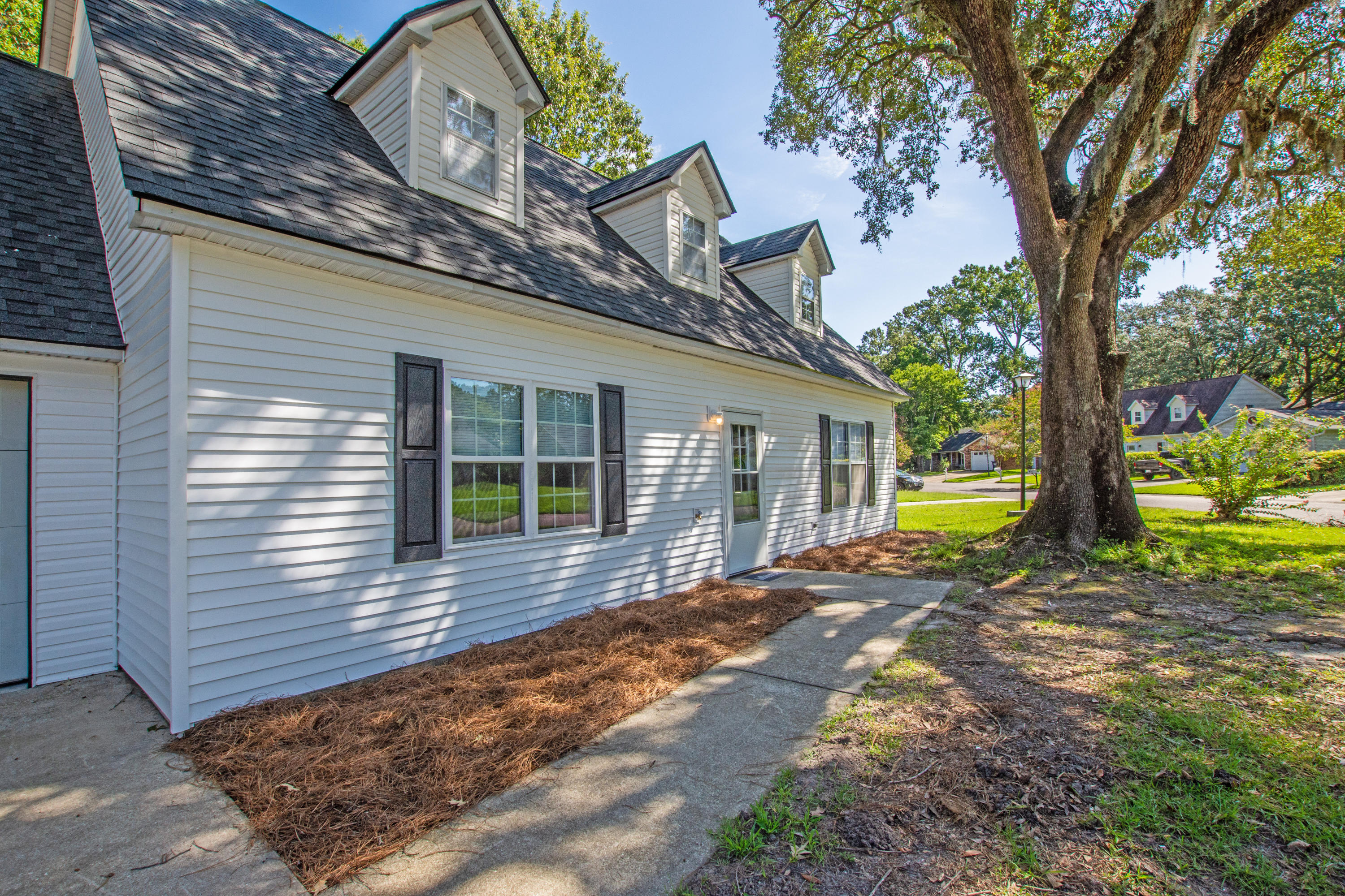 117 Old Saybrook Road Charleston, SC 29418 - Photo 3 of 31 0-6 - Copy