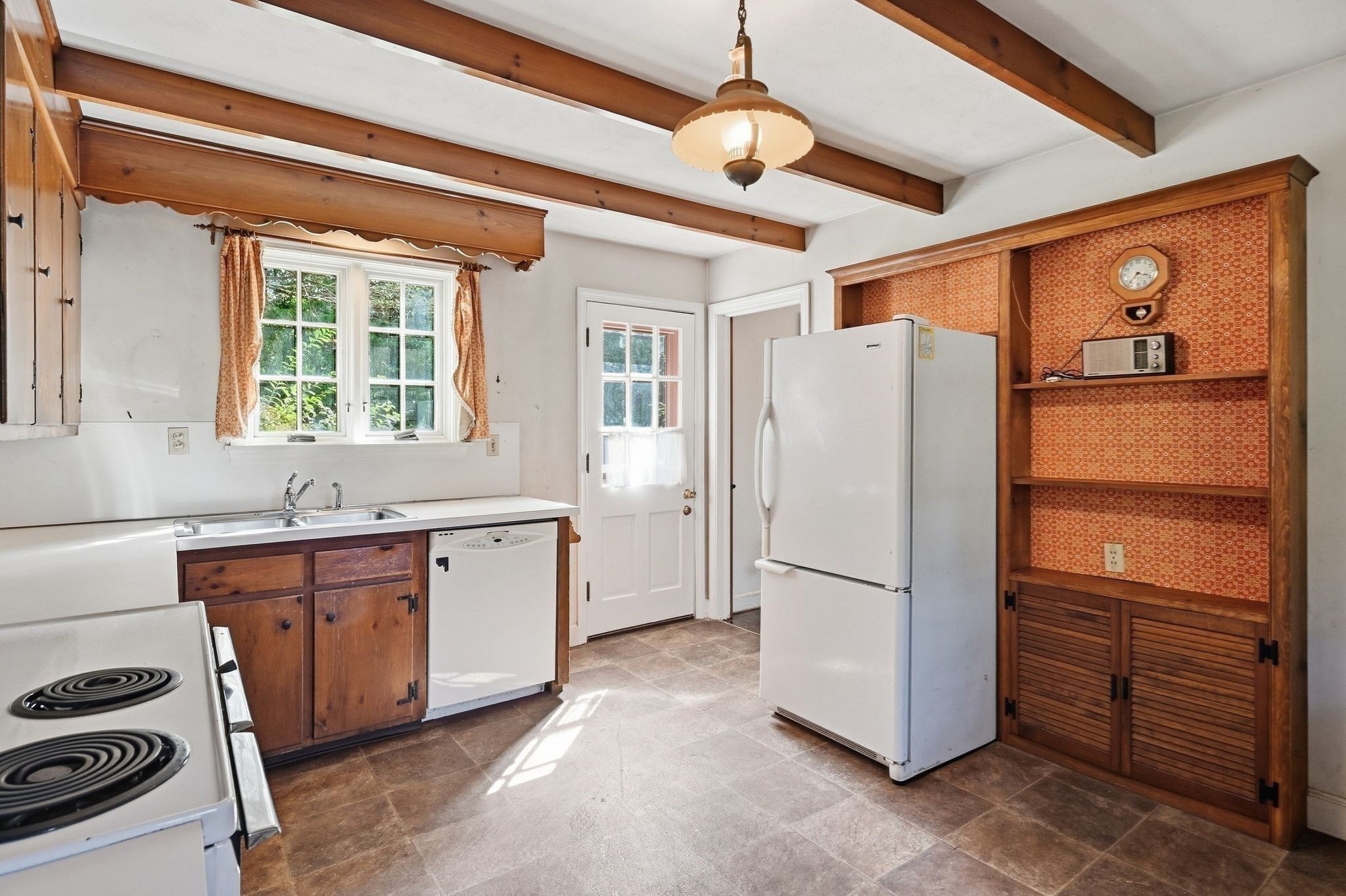148 Falmouth Road West Springfield, MA 01089 - Photo 16 of 36 Gallery Image 16