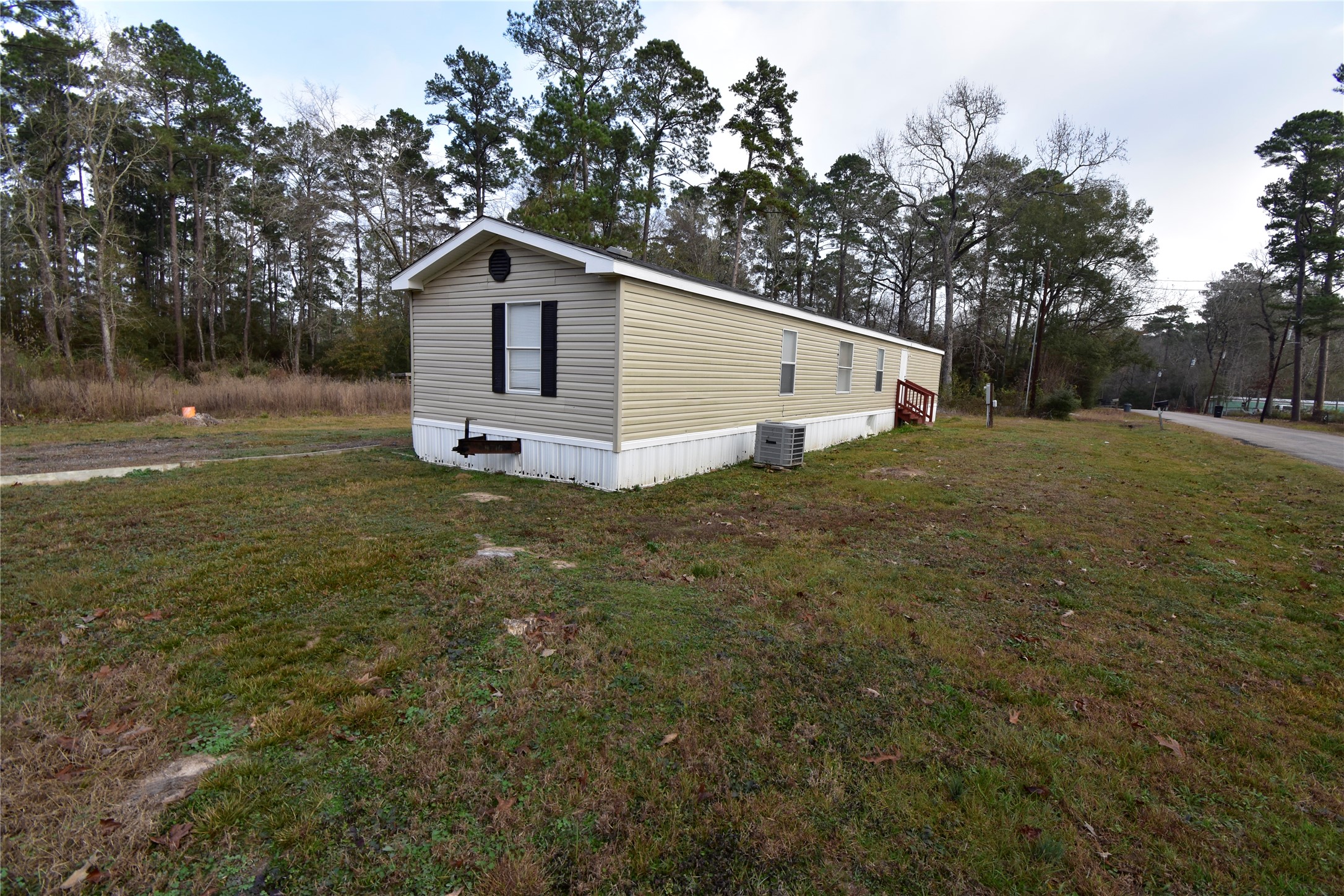 2 Lakeview Lane Huntsville, TX 77340 - Photo 13 of 38 a house view with garden space