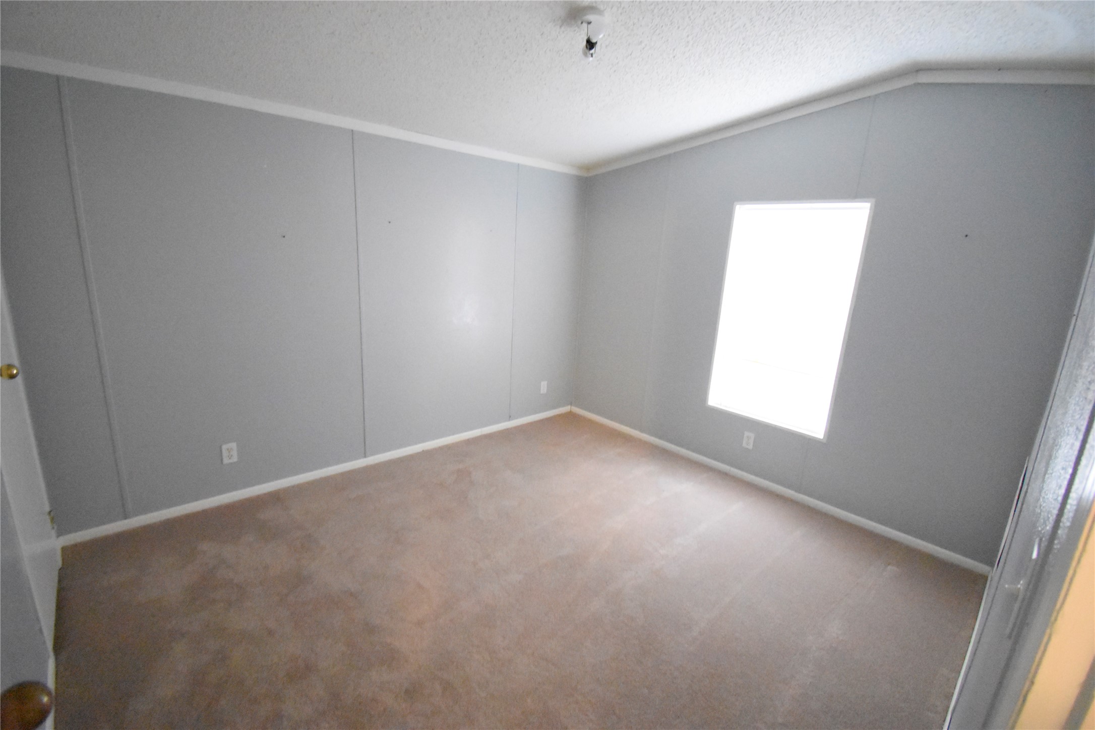 2 Lakeview Lane Huntsville, TX 77340 - Photo 32 of 38 an empty room with a window