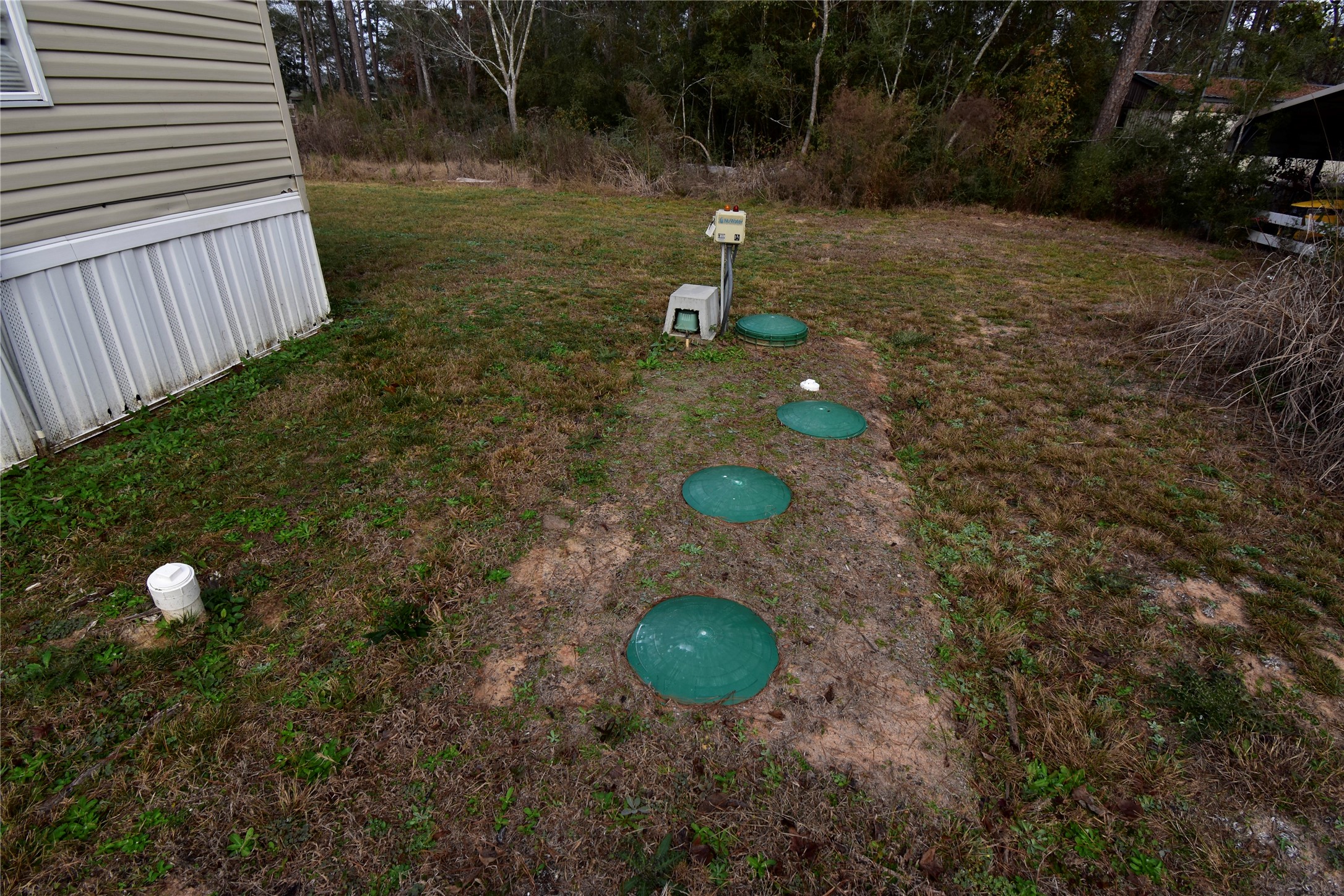 2 Lakeview Lane Huntsville, TX 77340 - Photo 38 of 38 a backyard of a residential house with lots of green space