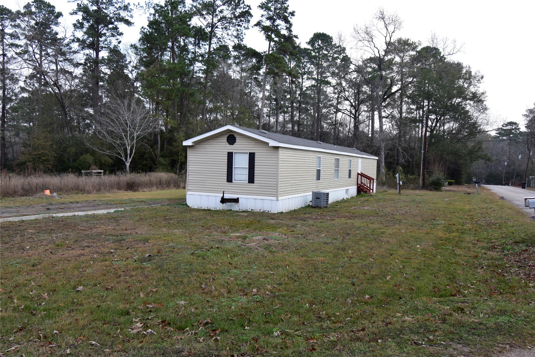 2 Lakeview Lane Huntsville, TX 77340 - Photo 4 of 38 a view of a house with a yard