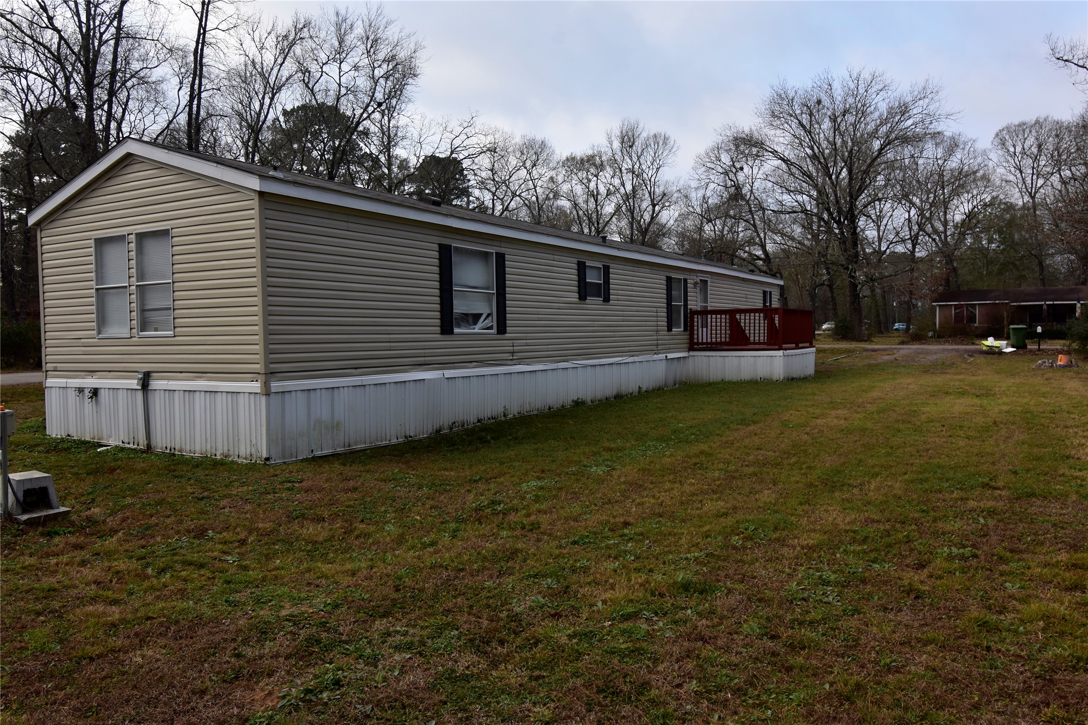 2 Lakeview Lane Huntsville, TX 77340 - Photo 8 of 38 a backyard of a house